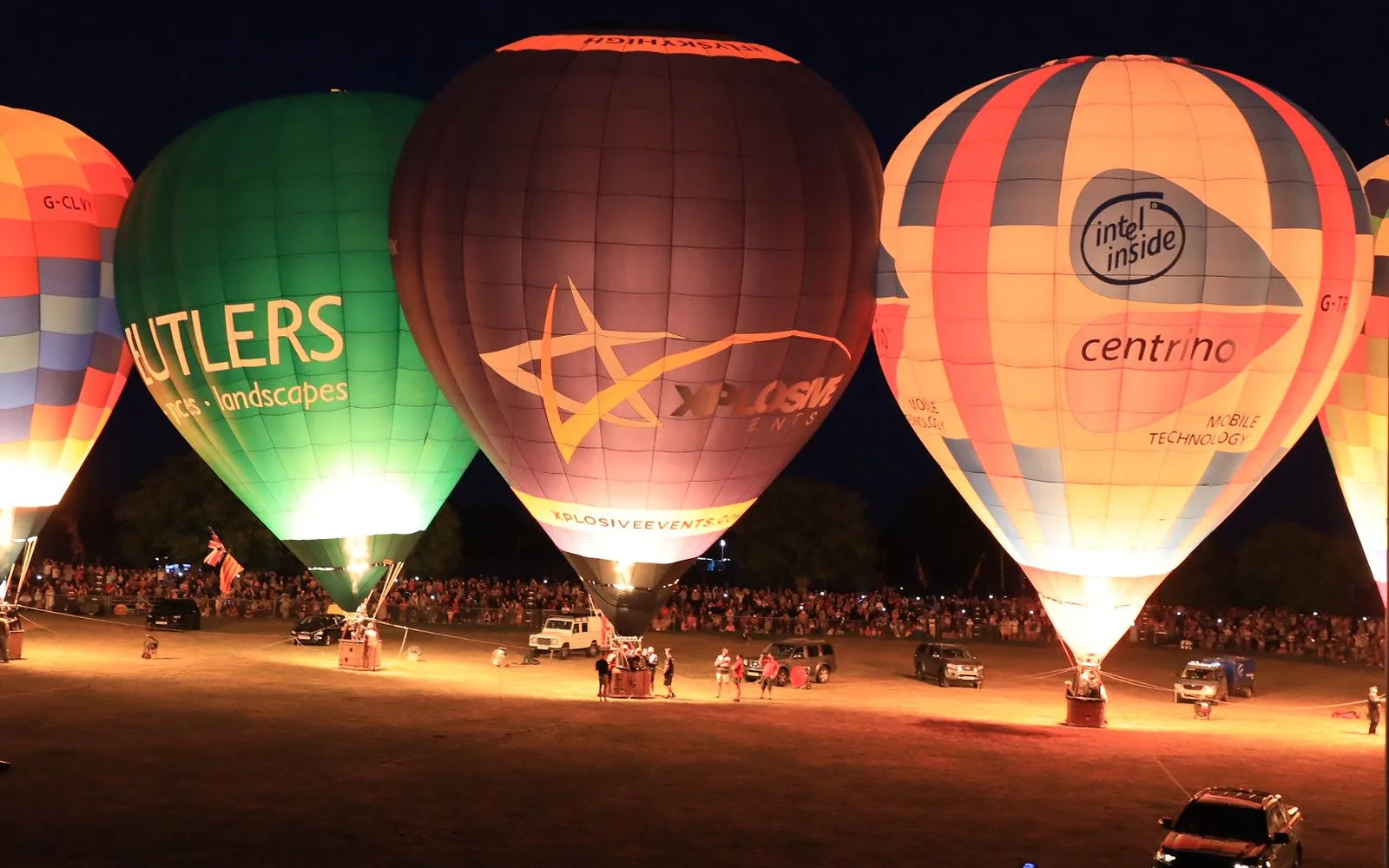 Colourful hot air balloons floating above the Abingdon Airfield event